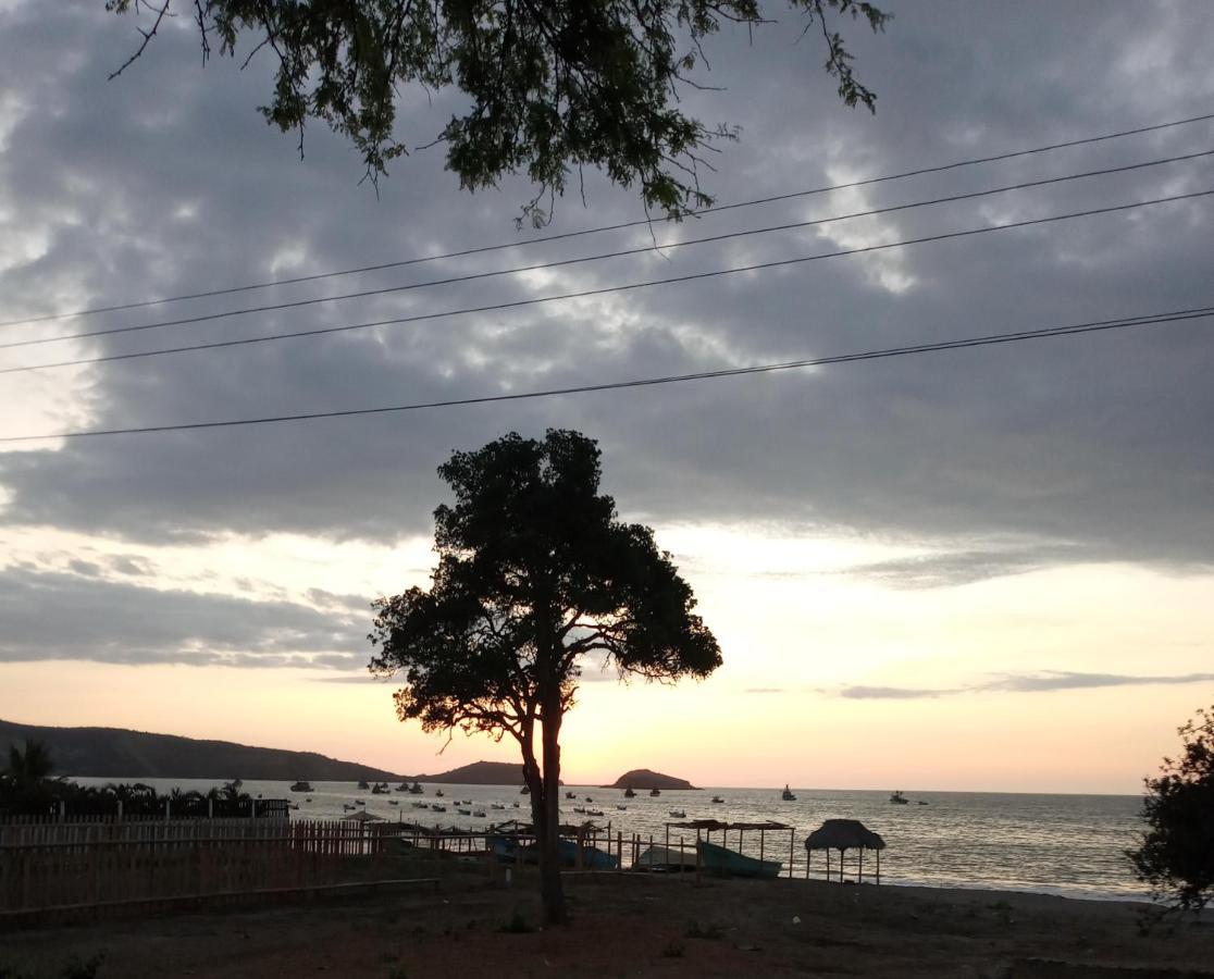 Hospedaje Algarrobo Machalilla Eksteriør bilde